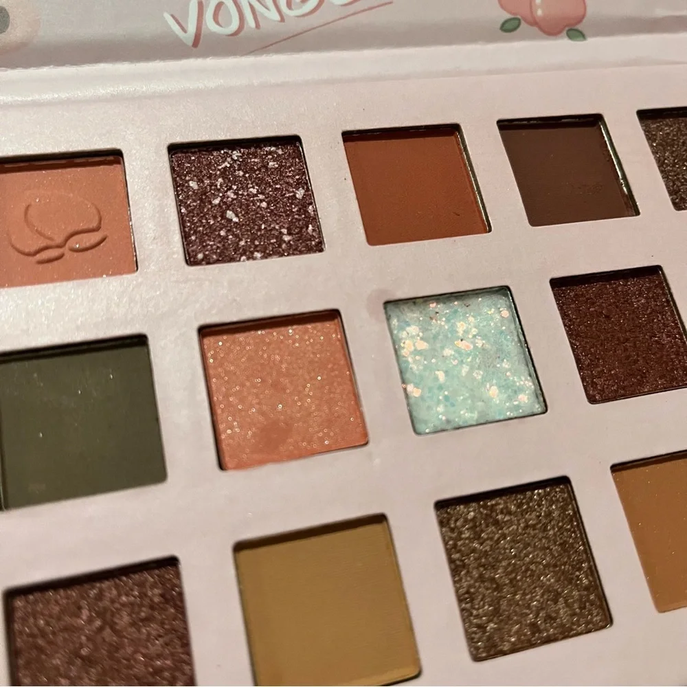 18 Color Neutral Warm-Toned Peach Palette with Squishy Peach